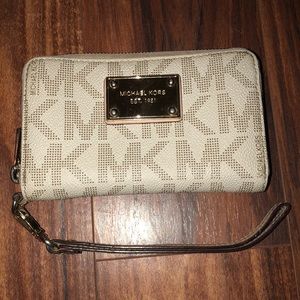 Michael Kors wristlet
